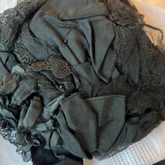 Antique Victorian Black Silk Mourning Hat, gloves, lace collar- PRICE FIRM - Picture 2 of 9